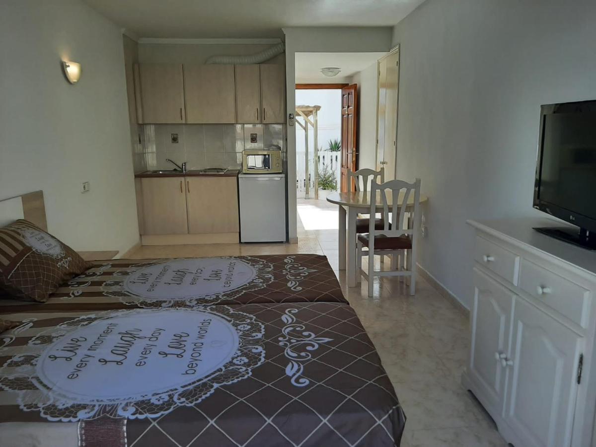 Apartamentos Torres Cardona  Cala Llonga  Exterior foto