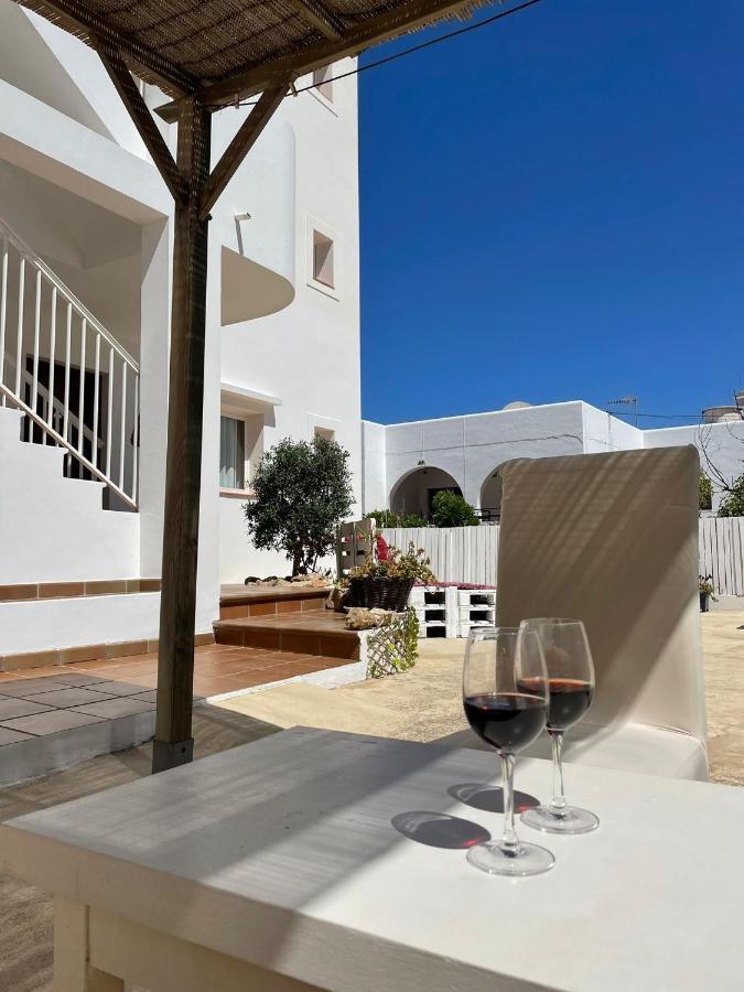 Apartamentos Torres Cardona  Cala Llonga  Exterior foto